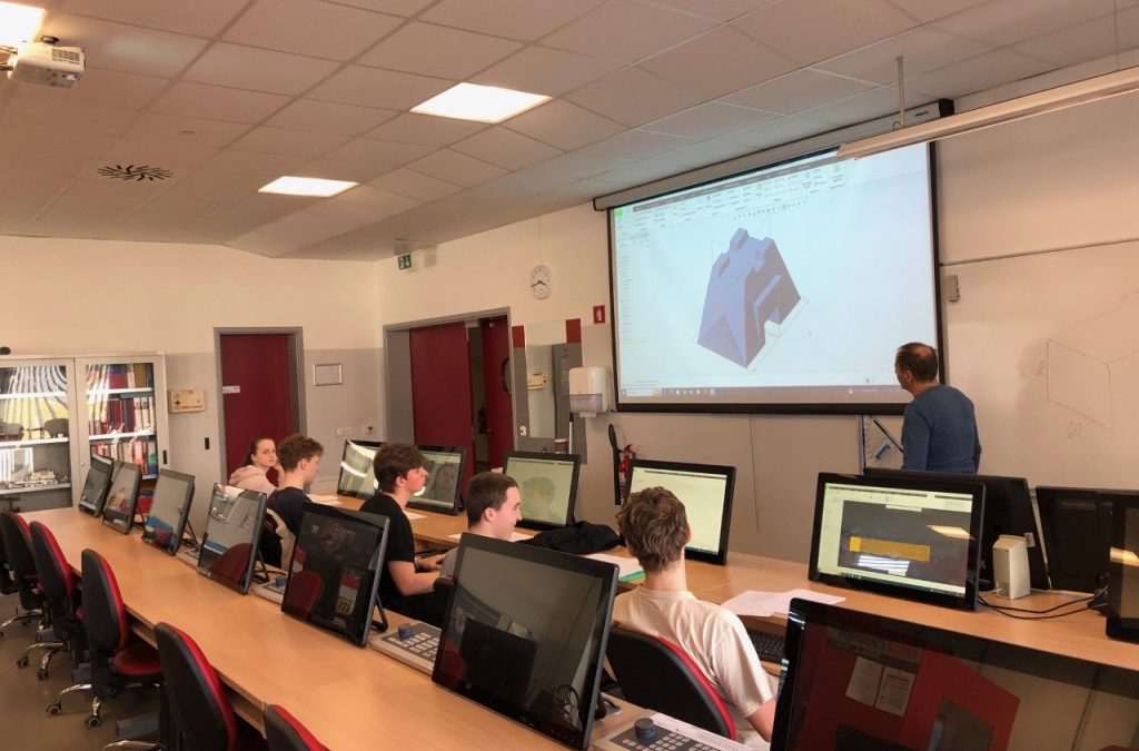 Češki dijaki na usposabljanju iz CNC- in 3D-tehnologij